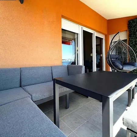 Exclusive Penthouse On 100 Square Only 70 M From The Sea Apartment *