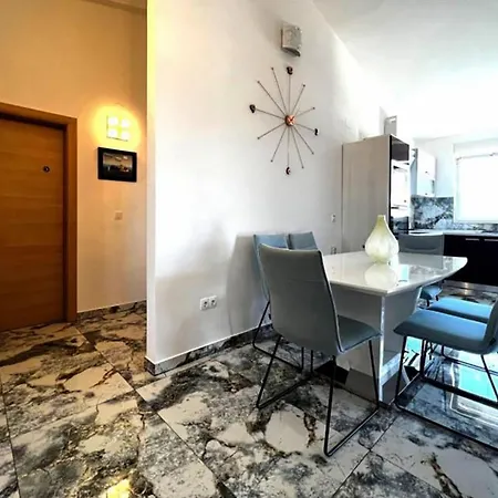 Exclusive Penthouse On 100 Square Only 70 M From The Sea *