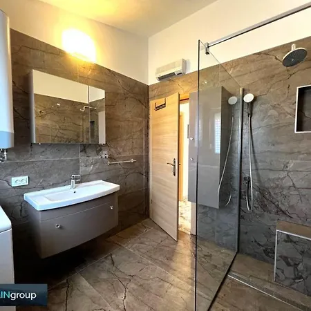 Exclusive Penthouse On 100 Square Only 70 M From The Sea * Trogir