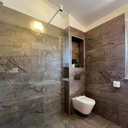 Apartment Exclusive Penthouse On 100 Square Only 70 M From The Sea Trogir